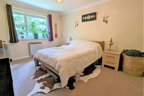2 bedroom flat to rent, Mermaid Close, Bury St. Edmunds IP32