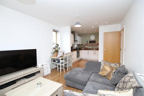 Flat 7 Bennett Court Denne Parade, Horsham, RH12 1BU