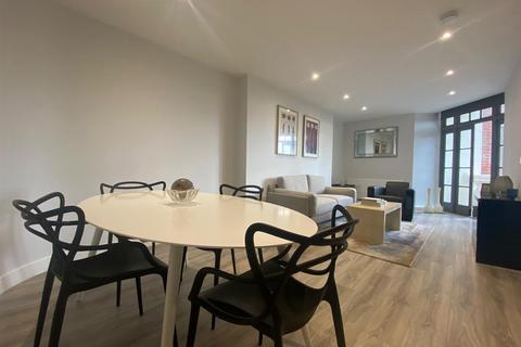 3 bedroom apartment to rent - Maida Vale, London