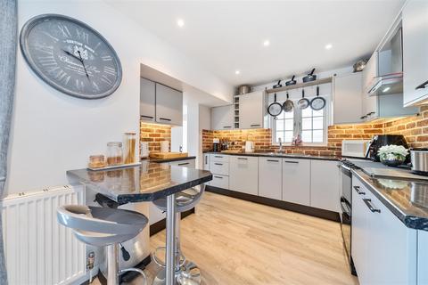 10 Fosters Avenue, Broadstairs, CT10 3HJ