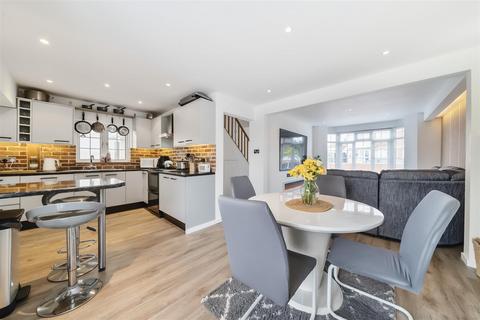 10 Fosters Avenue, Broadstairs, CT10 3HJ