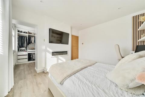 10 Fosters Avenue, Broadstairs, CT10 3HJ