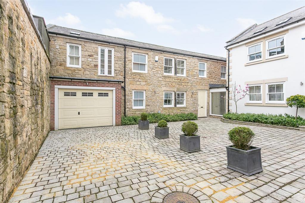 Moor Road North, Gosforth, Newcastle... 3 bed townhouse £1,500 pcm (£