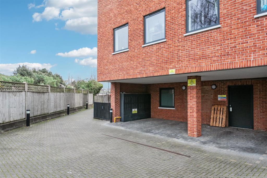 Merlin House, W4 - TO LET