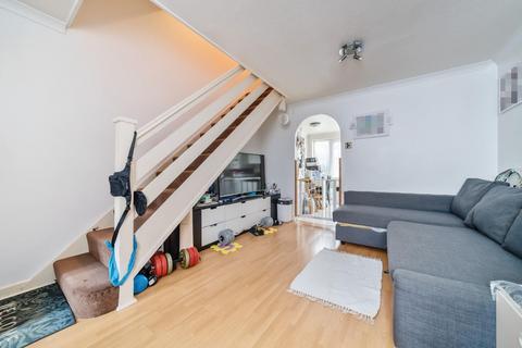 2 bedroom house for sale - Courtland Grove, London