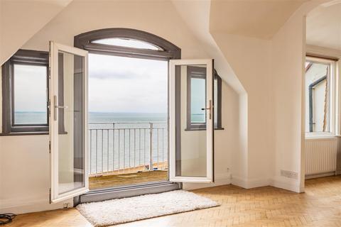 2 bedroom penthouse for sale, RUNNEMEDE, THE LEAS, Chalkwell