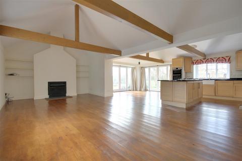 6 bedroom detached house to rent, Stanswood Road, Lepe, Southampton