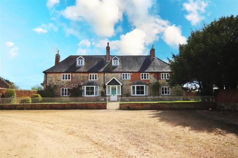 6 bedroom detached house to rent, Stanswood Road, Lepe, Southampton