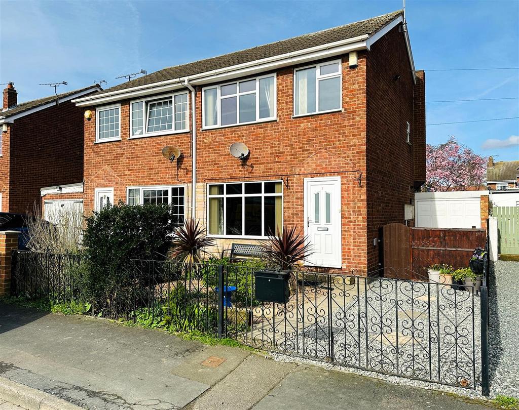 Lock Close, Pollington 3 bed semidetached house for sale £175,000