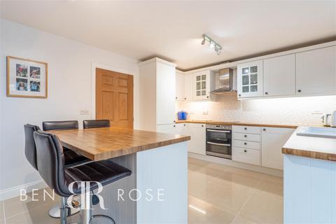 6 Apple Tree Close, Euxton, Chorley, PR7 6LN