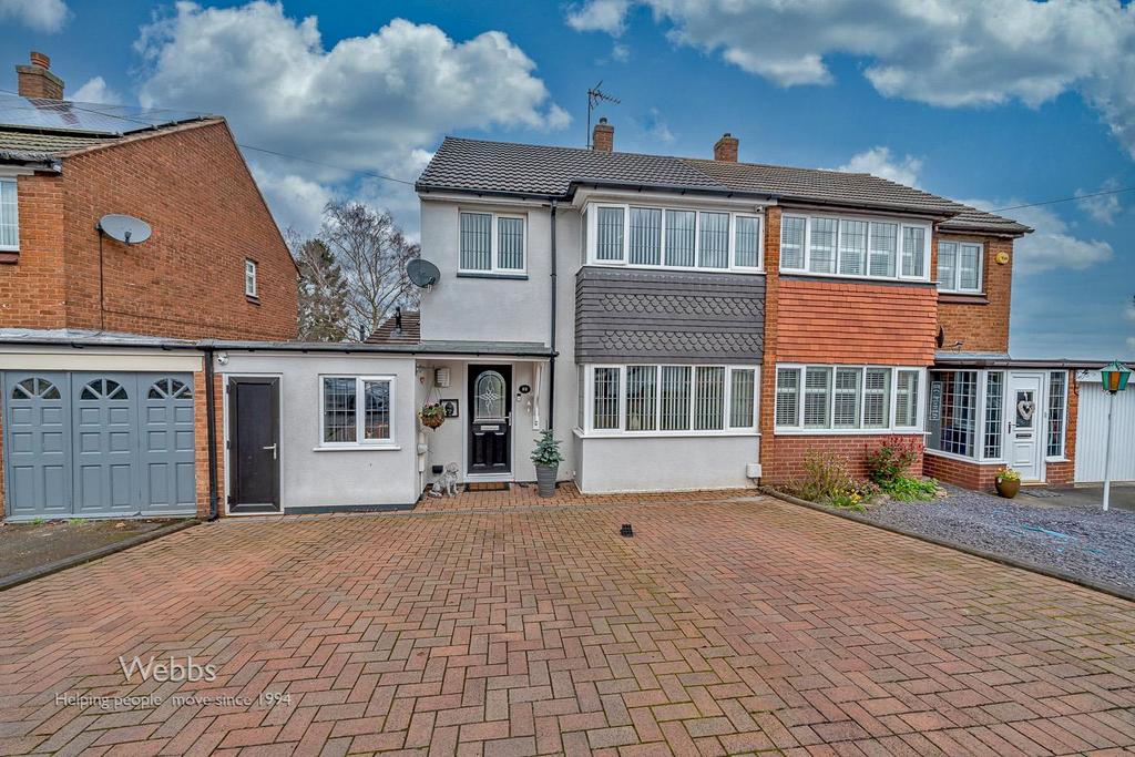 Simmonds Road, Bloxwich, Walsall WS3 3 bed semidetached house £300,000
