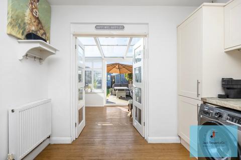 4 bedroom semi-detached house for sale - Orchard Close, Southwick, Brighton, BN42