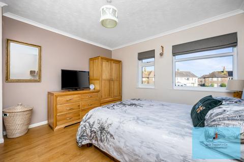 12 Orchard Close, Southwick, Brighton, BN42 4NJ