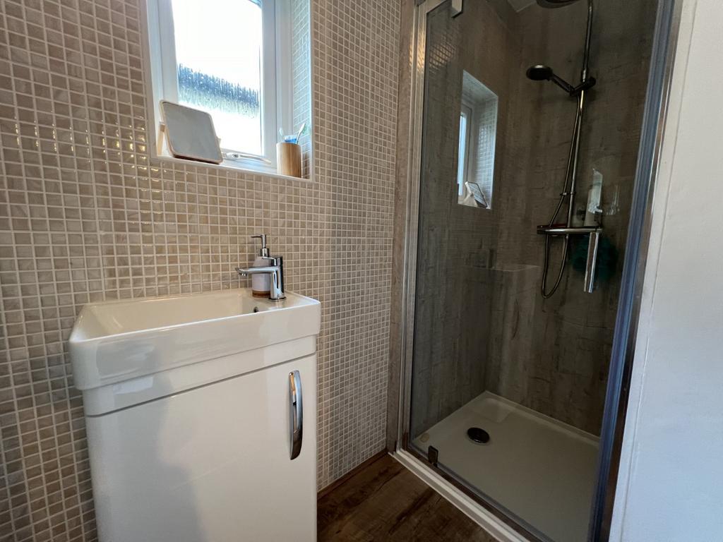 Modern En Suite Shower Room