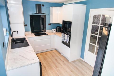 16 Bear Tree Road, Parkgate, Rotherham, S62 6JA