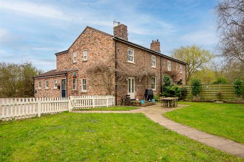 4 bedroom cottage for sale, Stillingfleet Road, Escrick, York, YO19 6EB
