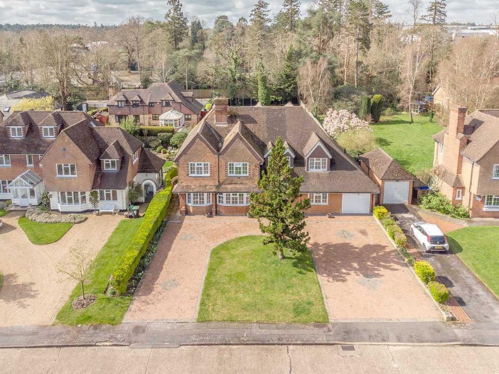 Pinewood Close, Iver SL0 6 bed detached house for sale £1,900,000