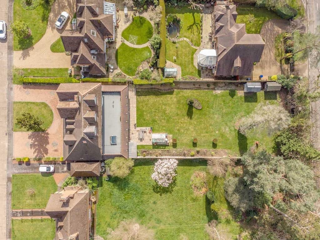 Pinewood Close, Iver SL0 6 bed detached house for sale £1,900,000