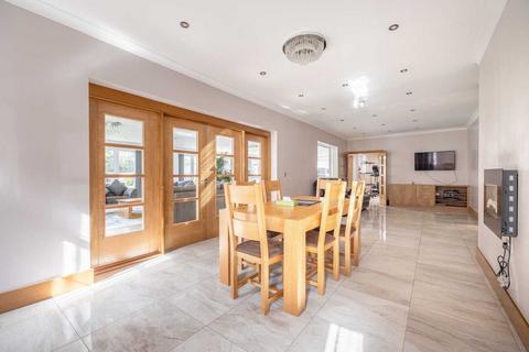 3 Pinewood Close, Iver, SL0 0QS