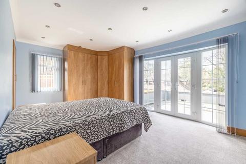 3 Pinewood Close, Iver, SL0 0QS