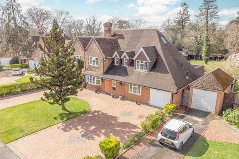 3 Pinewood Close, Iver, SL0 0QS