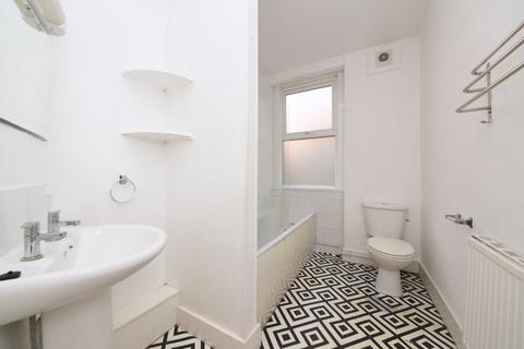 26 Kitchener Road, London, N2 8AS
