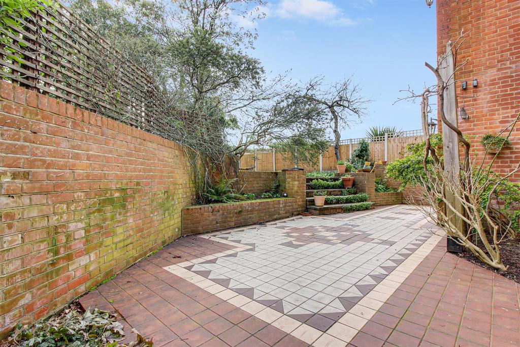 PATIO.jpg