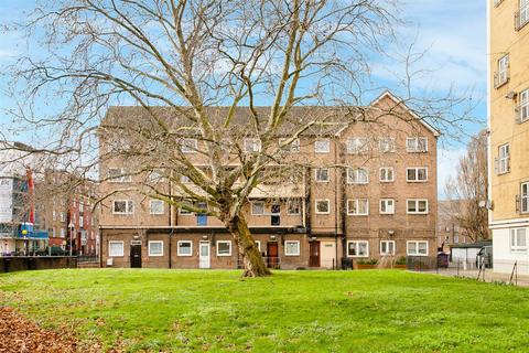 3 bedroom flat for sale - James Campbell House, Old Ford Road, London