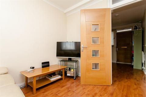 3 bedroom flat for sale, James Campbell House, Old Ford Road, London