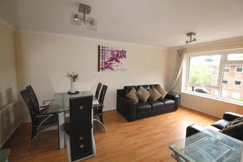 2 bedroom flat for sale - Greenacre Court, Englefield Green TW20