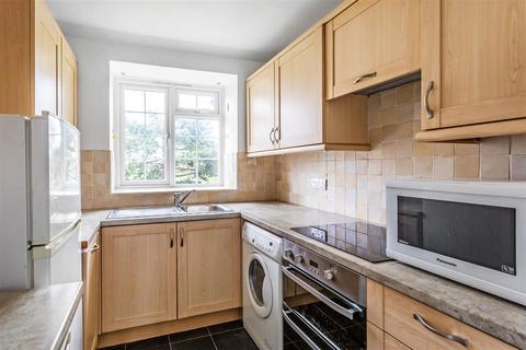 5, Danehurst Court Alexandra Road, Epsom, KT17 4BY