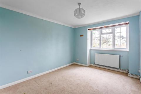 5, Danehurst Court Alexandra Road, Epsom, KT17 4BY