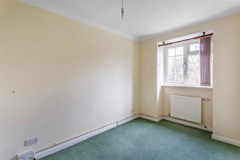 5, Danehurst Court Alexandra Road, Epsom, KT17 4BY