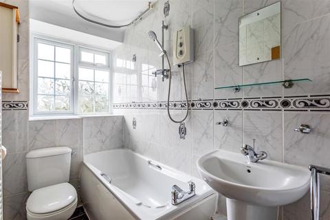 5, Danehurst Court Alexandra Road, Epsom, KT17 4BY