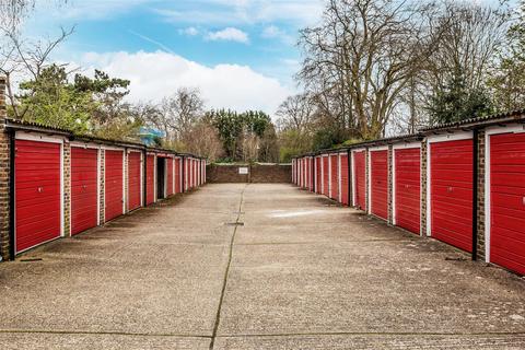 5, Danehurst Court Alexandra Road, Epsom, KT17 4BY