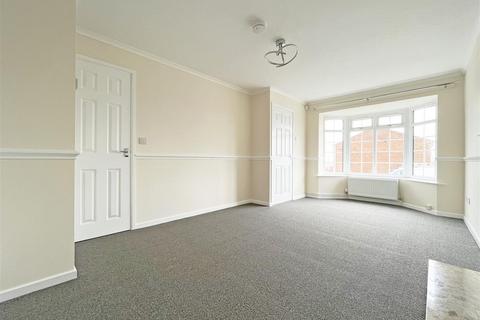 2 bedroom townhouse to rent, Armadale Close, Nottingham NG5