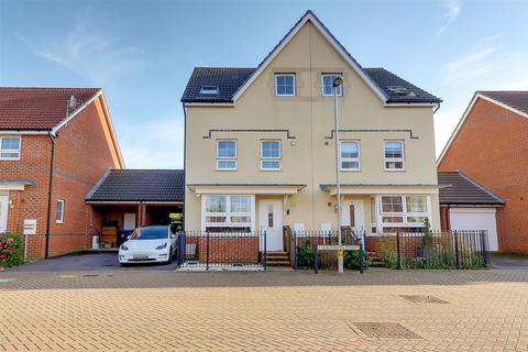4 bedroom semi-detached house for sale - Quicksilver Street, Worthing BN13