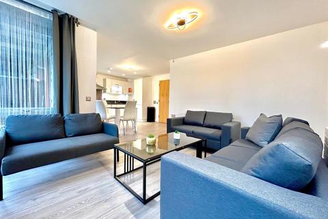2 bedroom flat to rent - Hunt Close, Holland Park, W11
