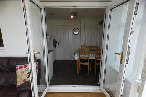 3 bedroom semi-detached house to rent - Oak Drive, Newport, Brough