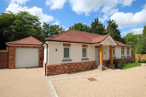 NEW BUNGALOW - JUST OFF THE RIDGEWAY, FETCHAM, KT22