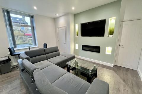 undefined, Oak Street, Elland