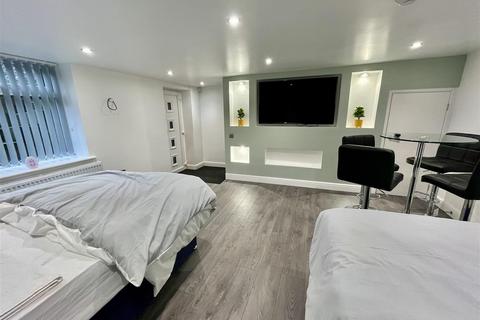 undefined, Oak Street, Elland