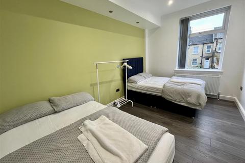 undefined, Oak Street, Elland