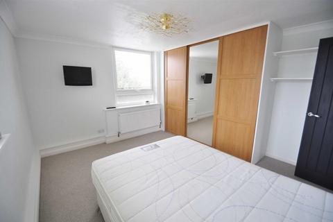 3 bedroom flat for sale, Crook Log, Bexleyheath DA6