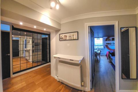 23b Crook Log, Bexleyheath, DA6 8EB