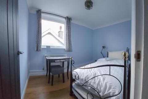 23b Crook Log, Bexleyheath, DA6 8EB