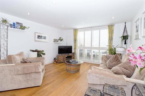 2 bedroom apartment to rent, The Upper Drive, Hove, BN3