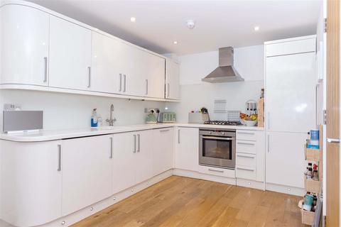 2 bedroom apartment to rent, The Upper Drive, Hove, BN3