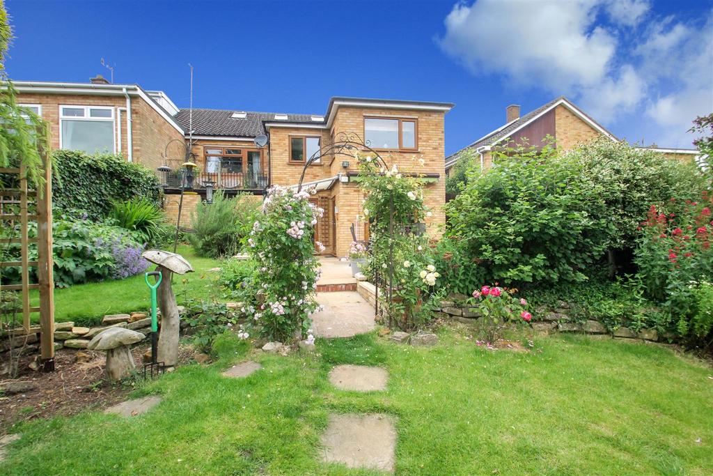 Addington Road, Irthlingborough NN9 4 bed semidetached bungalow for