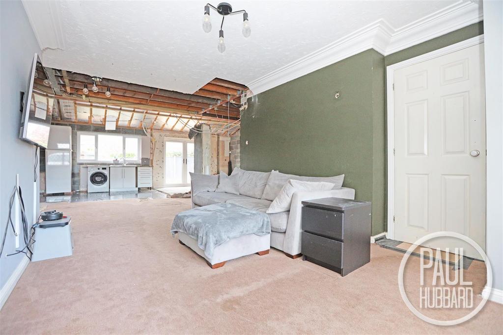 Cotmer Road, Oulton Broad South, NR33 5 bed detached house for sale £
